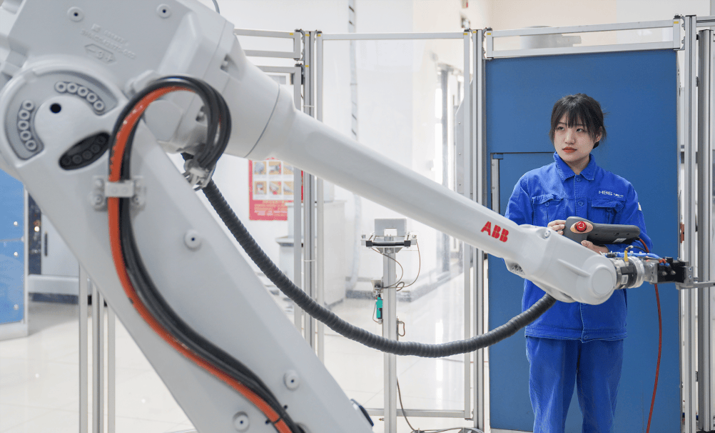 河鋼集團多家單位榮獲河北省2024年度先進級智能工廠及信息技術研發殊榮，彰顯數字化轉型硬實力